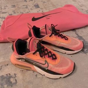 Women’s Nike Air Max 2090 Size 8 with Matching Nike Hoodie Size Lg